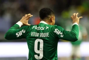 Vitor Roque foi eleito o jogador mais valioso que atua fora da Europa